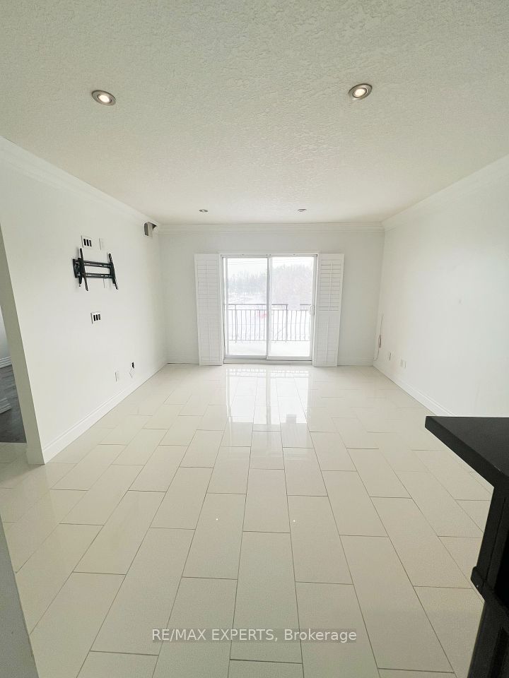 345 Briarmeadow Drive 404