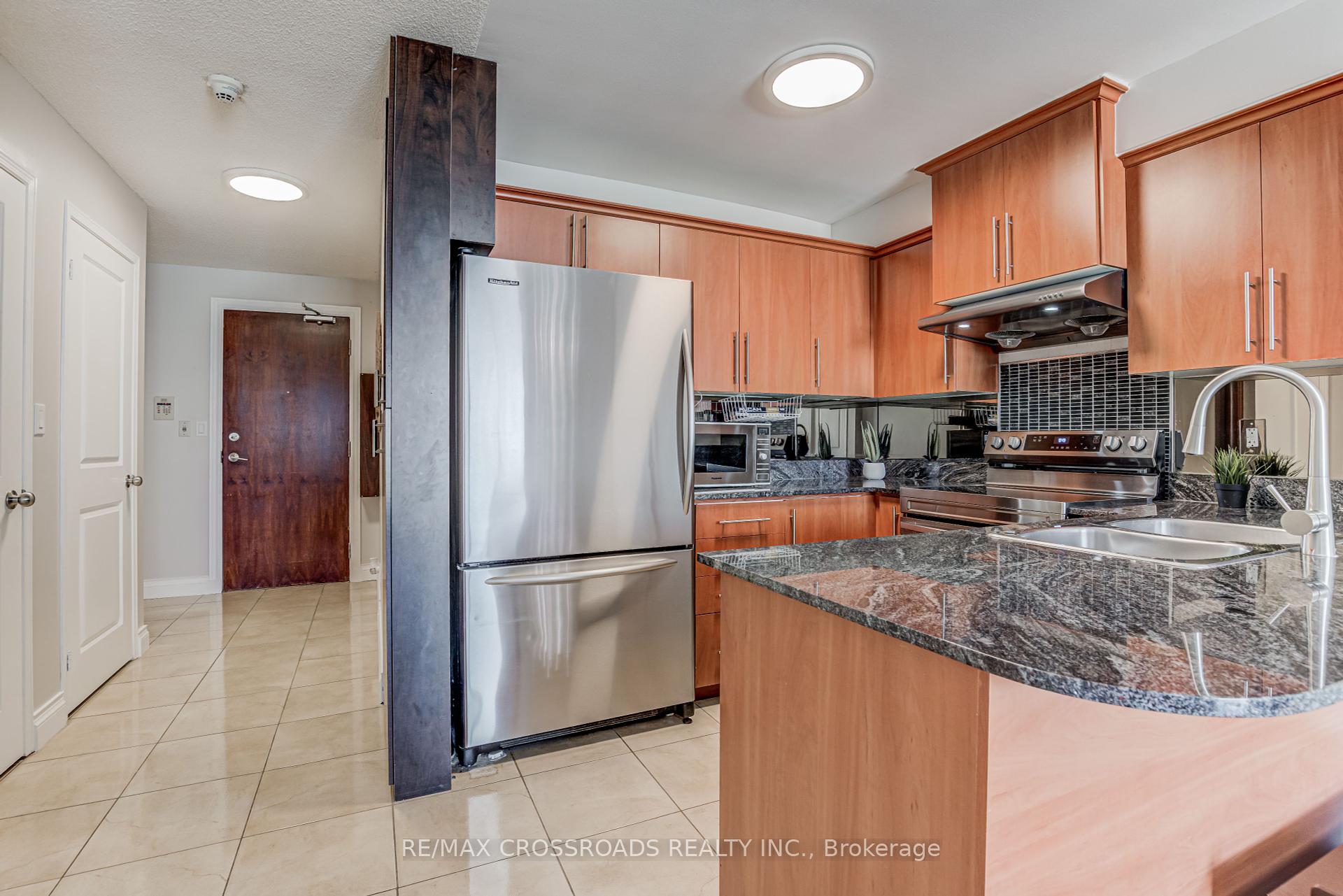 2 Bedrooms Condo at 8 Rosebank, Toronto For sale