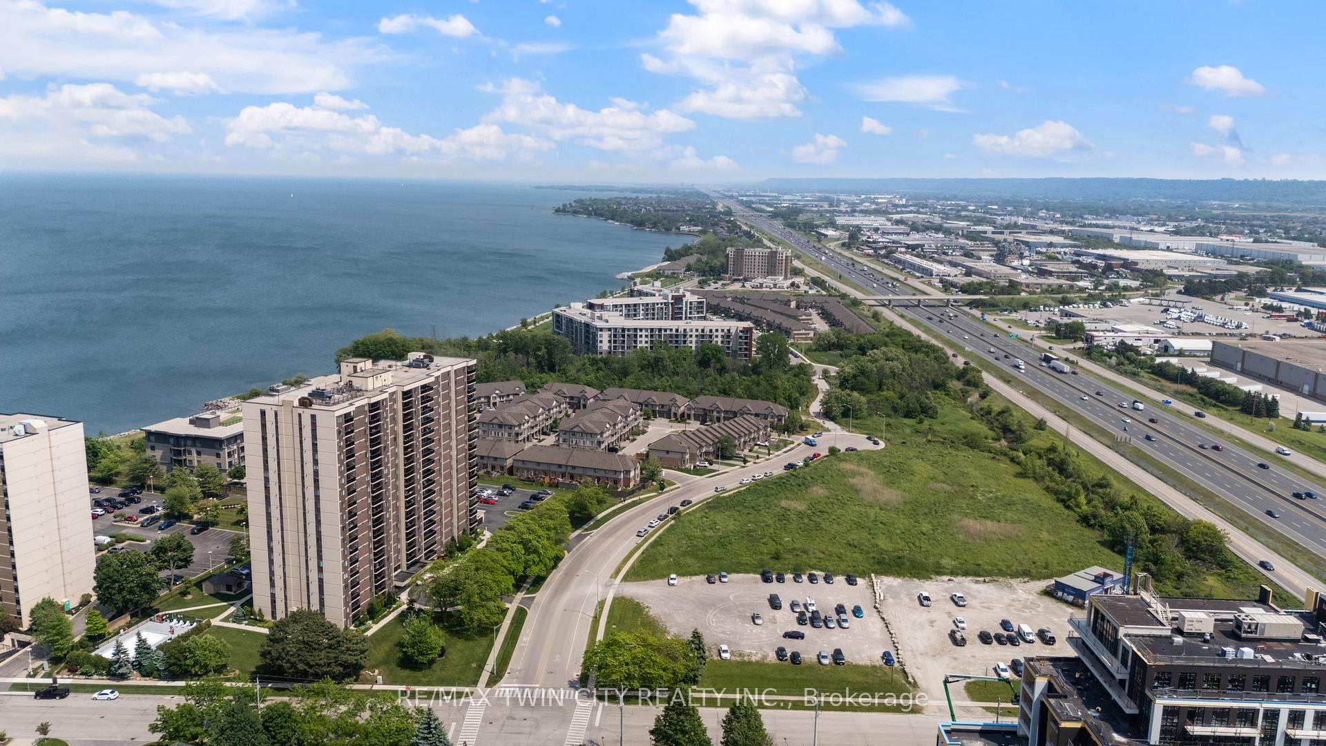 2 Bedrooms Condo at 301 Frances, Hamilton For sale