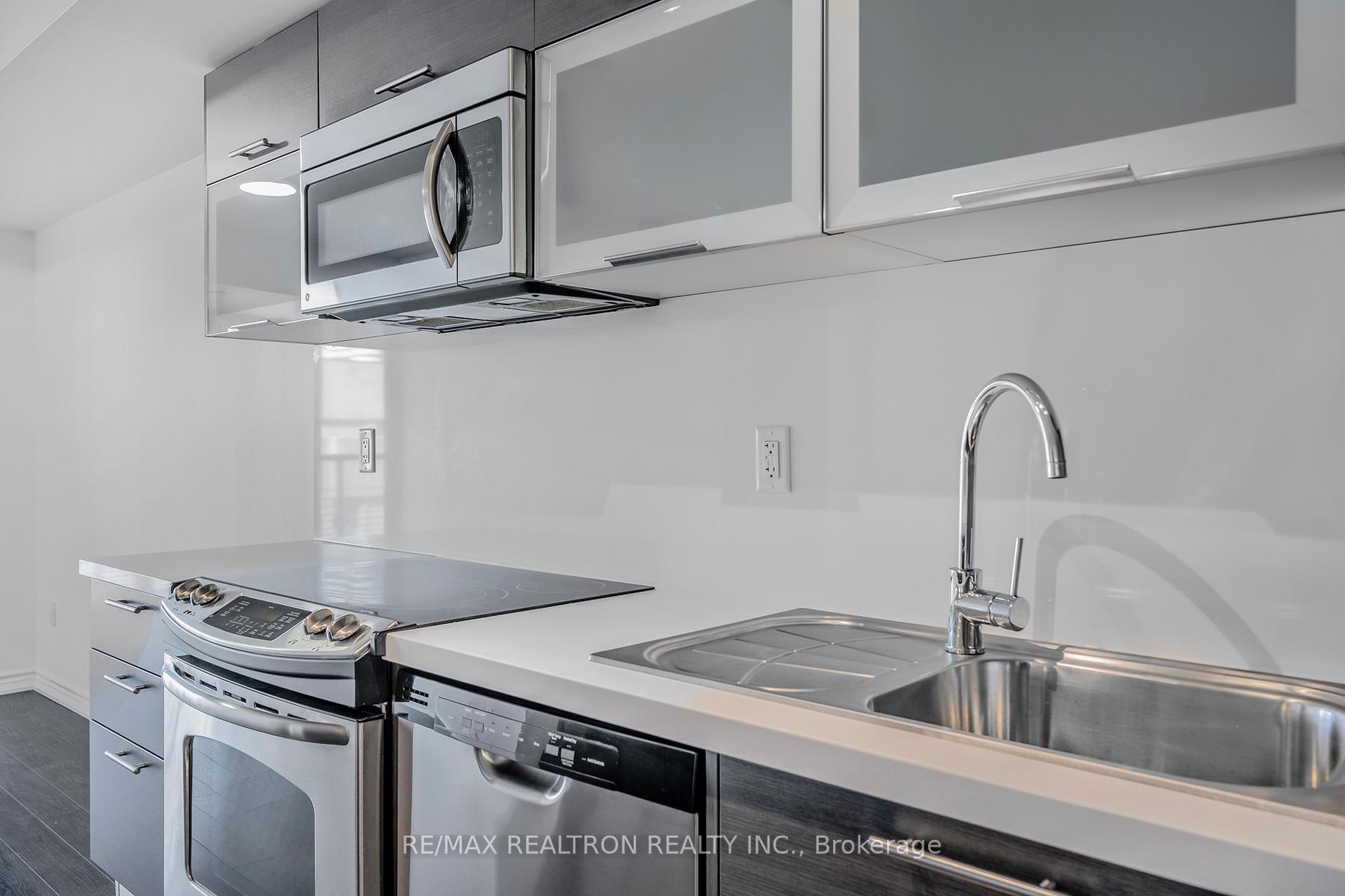 2 Bedrooms Condo at 386 Yonge,  Toronto For sale