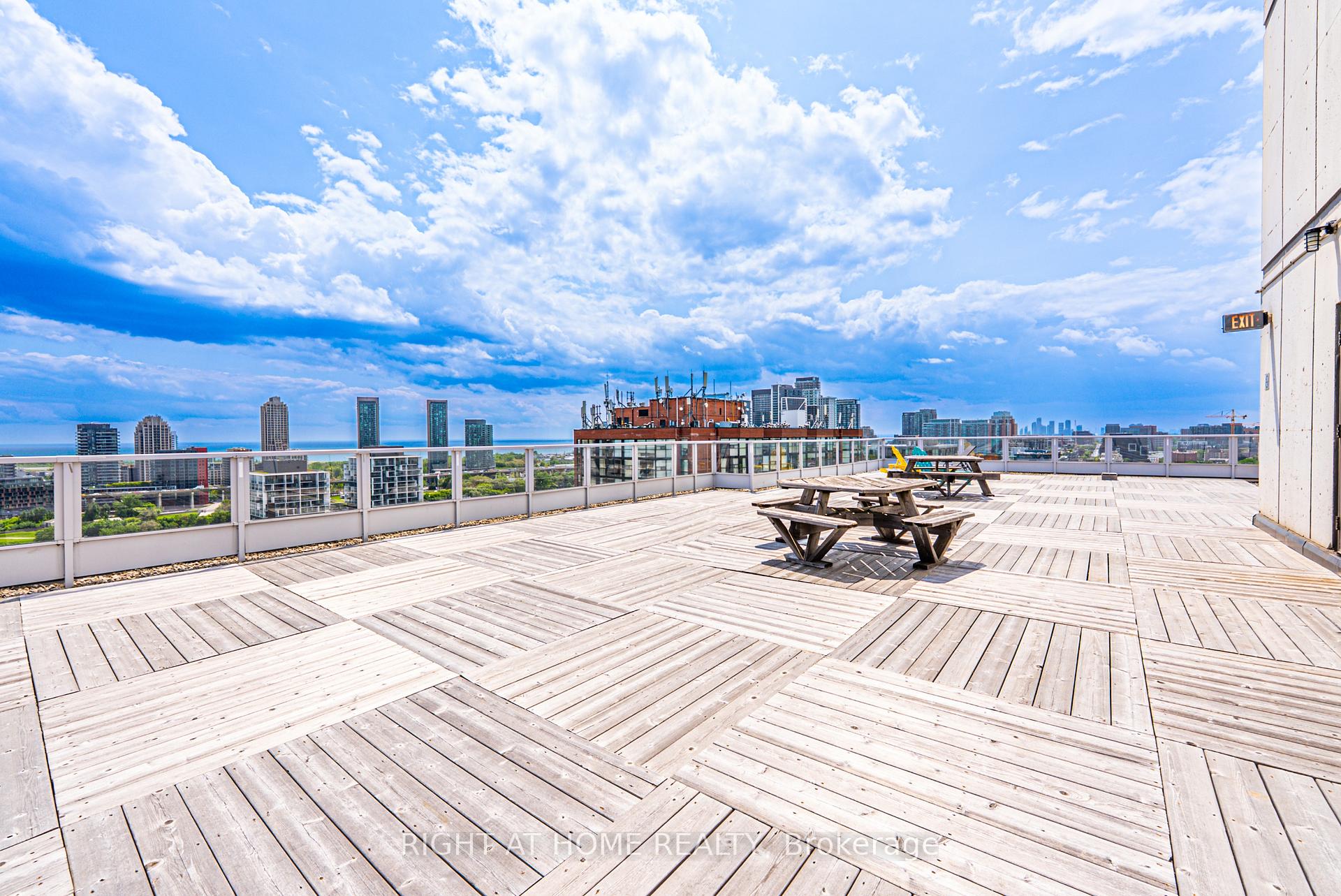 2 Bedrooms Condo at 700 King, Toronto For sale