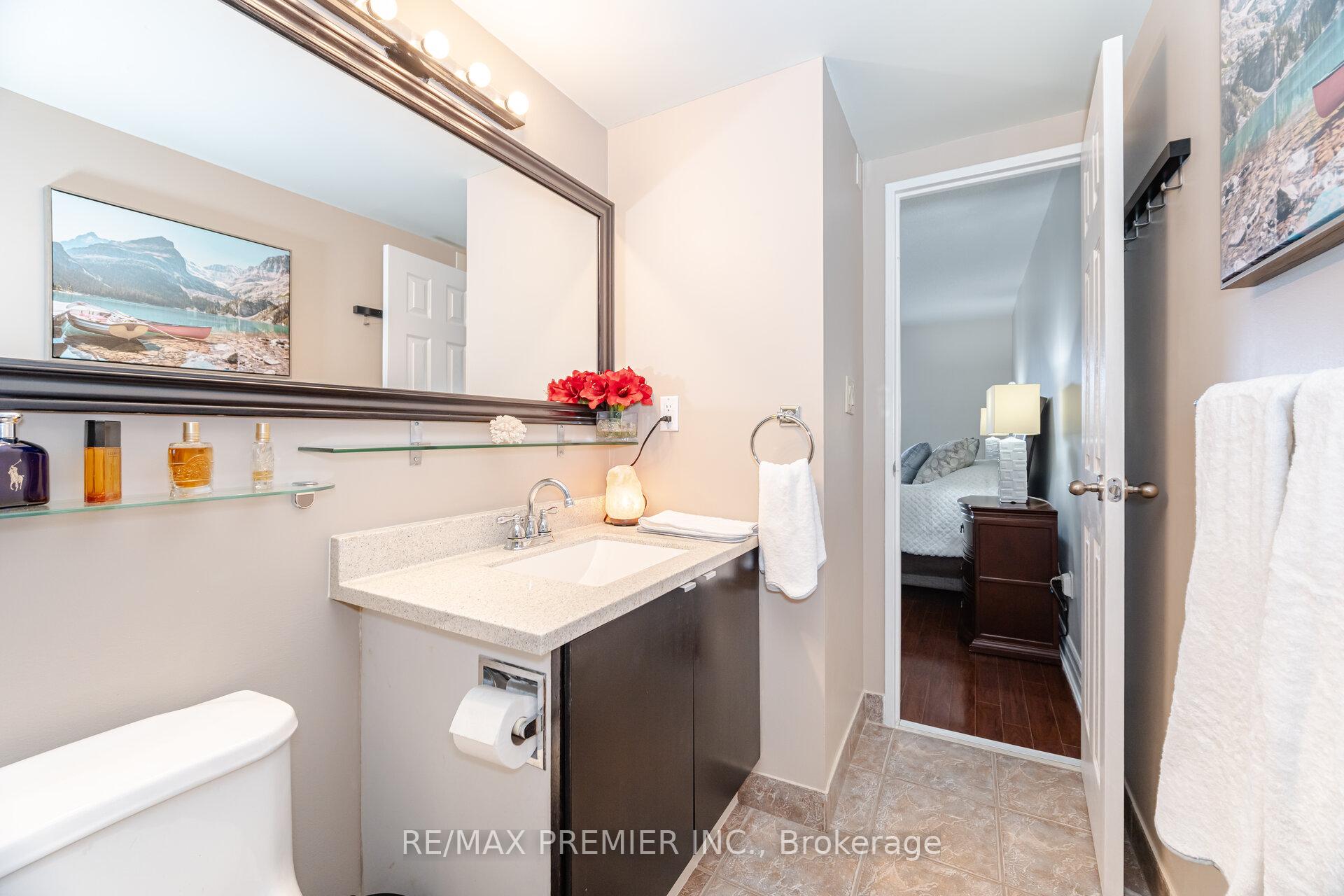2 Bedrooms Condo at 270 Scarlett, Toronto For sale