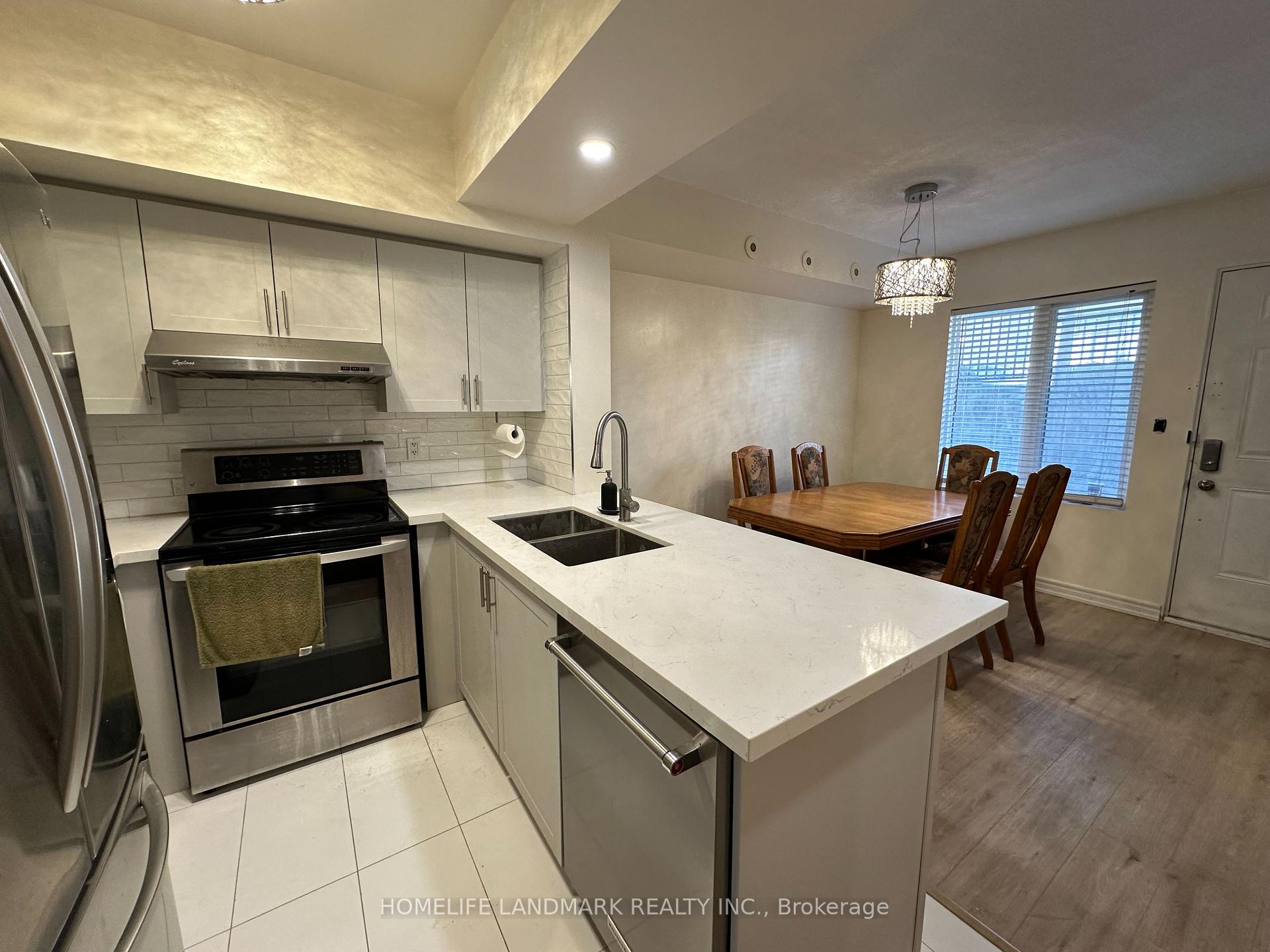 3 Bedrooms Condo at 3043 Finch,  Toronto For sale