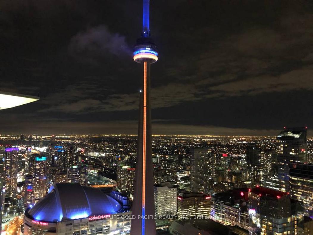 3 Bedrooms Condo at 14 York, Toronto For sale