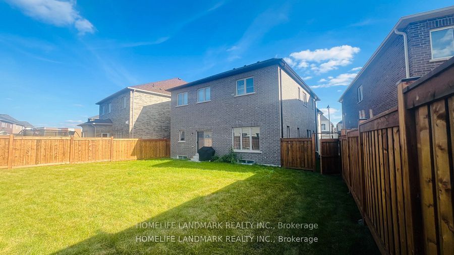 16 Kenneth Ross Crescent