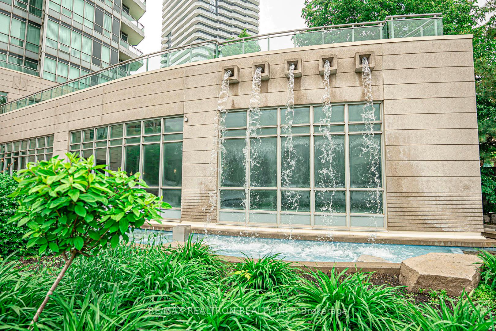 2 Bedrooms Condo at 60 Byng, Toronto For sale