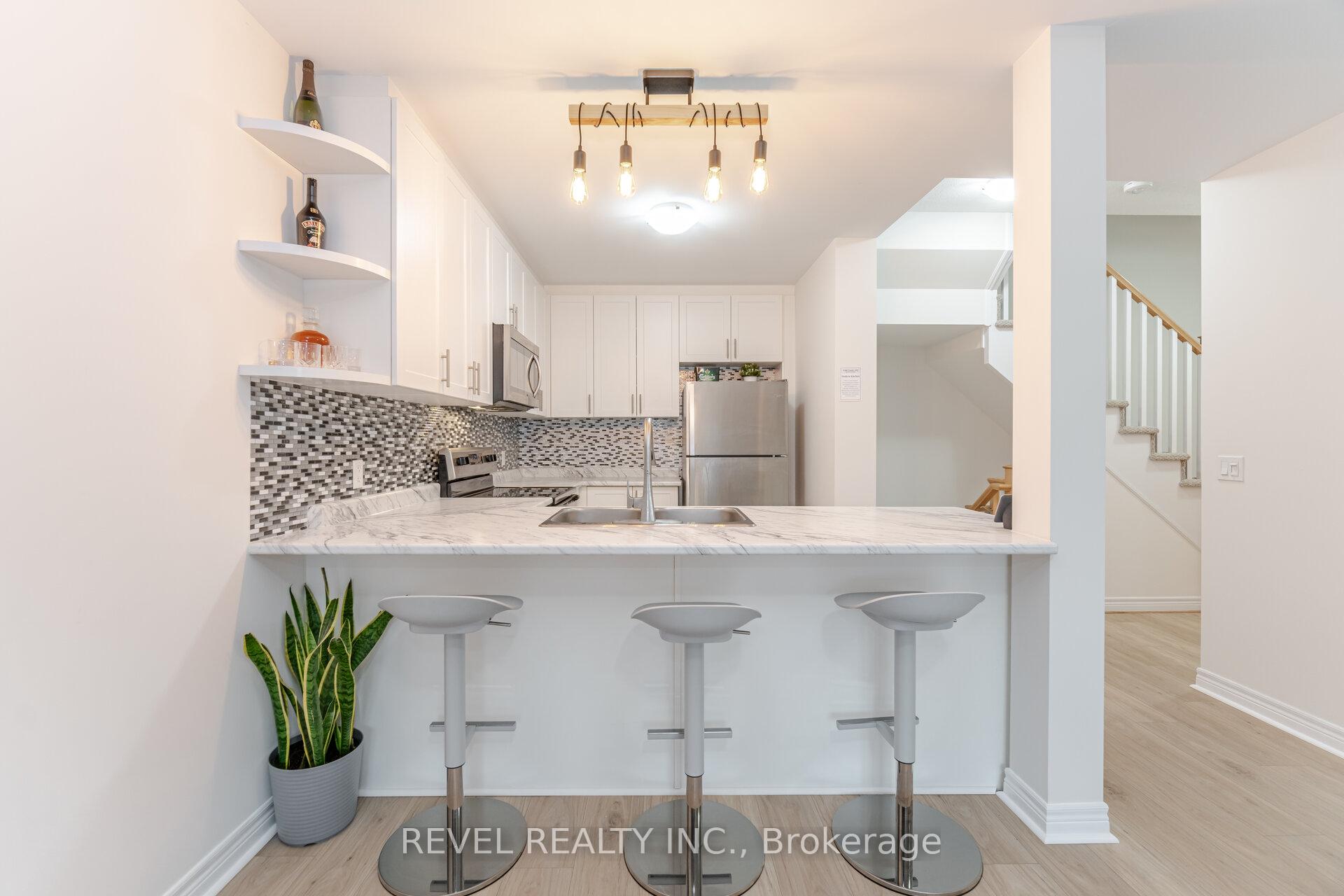 3 Bedrooms Condo at 316 Humphrey, Hamilton For sale