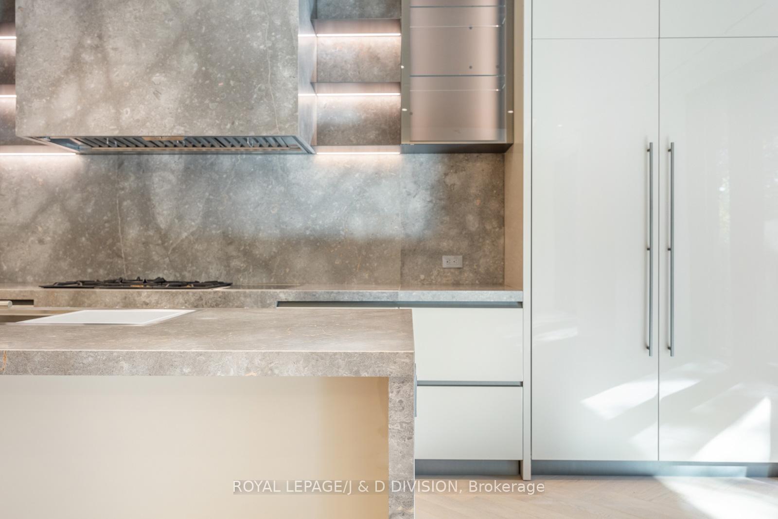 2 Bedrooms Condo at 7 Dale,  Toronto For sale