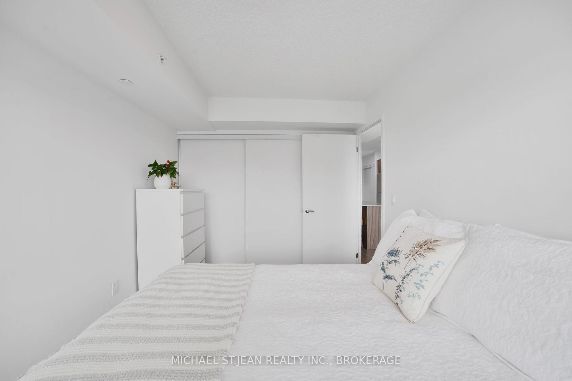 1 Bedroom Condo at 1119 Cooke,  Burlington For sale