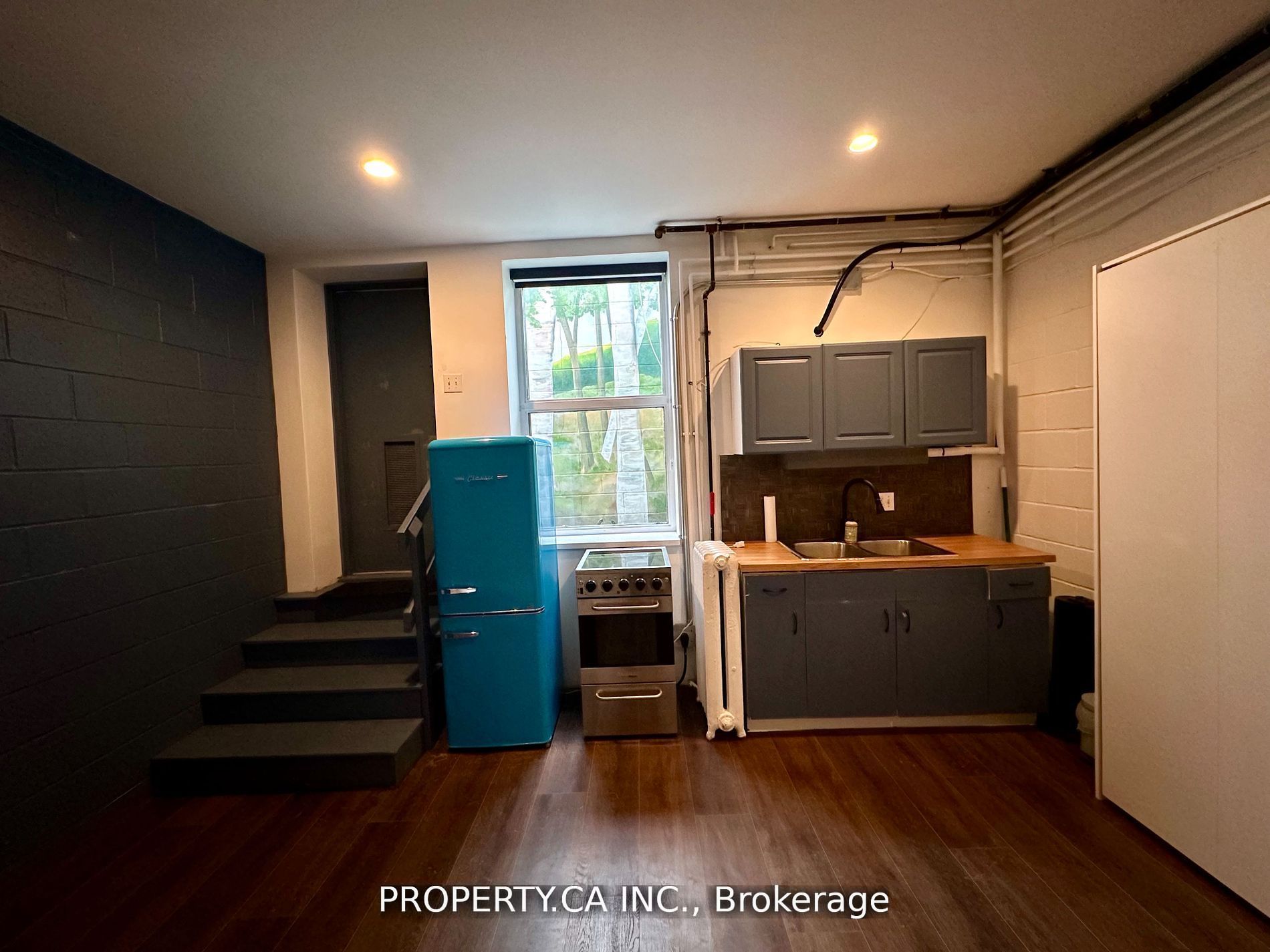 883 Queen Street W, #B1