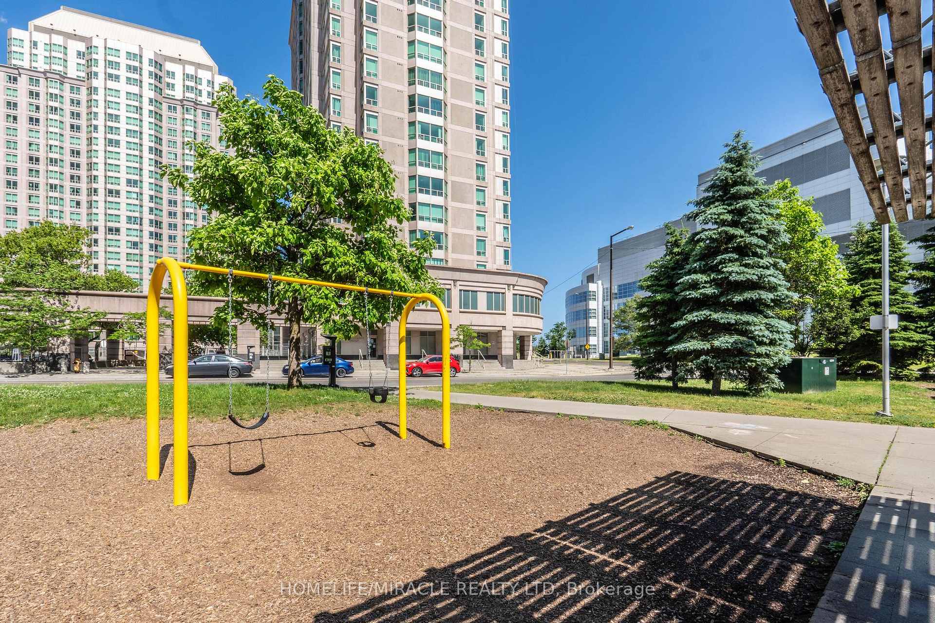 2 Bedrooms Condo at 1 Lee Centre, Toronto For sale