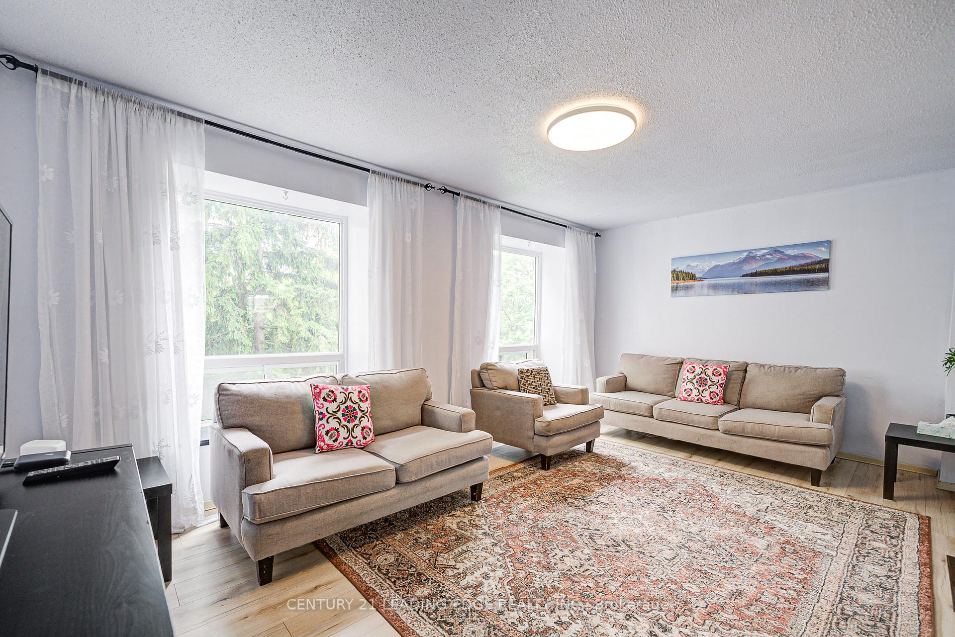 5 Bedrooms Condo at 25 Collinsgrove, Toronto For sale