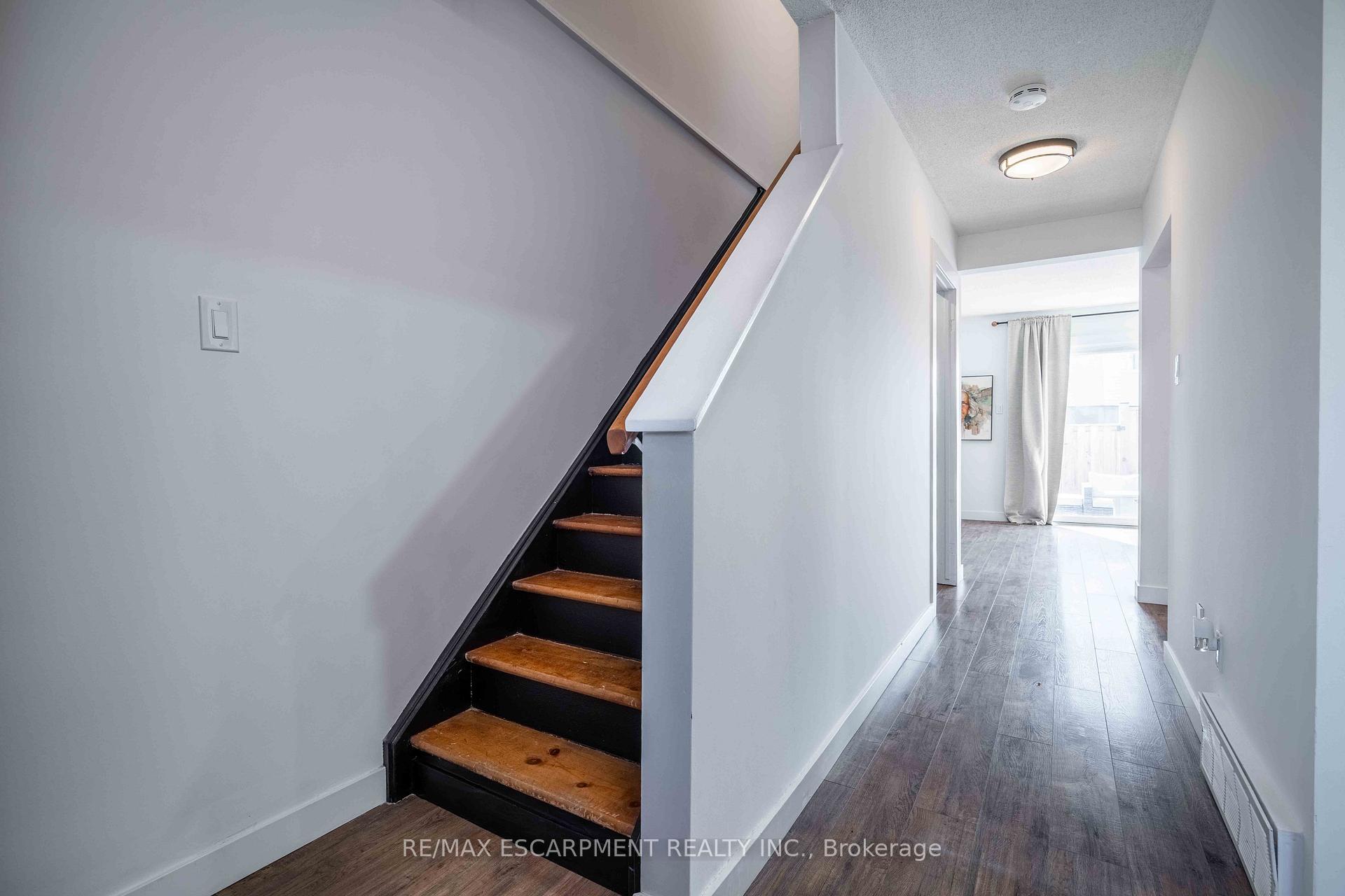 3 Bedrooms Condo at 1190 Upper Ottawa, Hamilton For sale