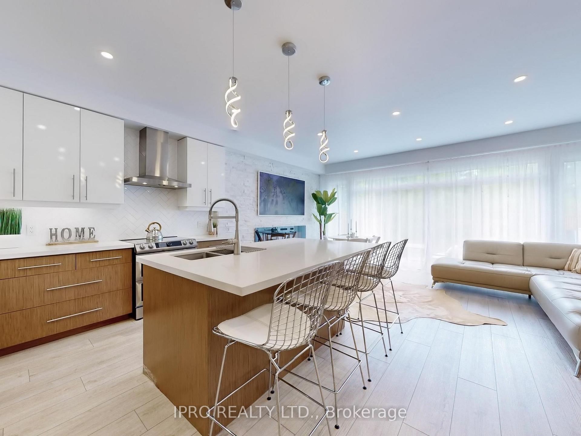 3 Bedrooms Condo at 35 Midhurst, Hamilton For sale