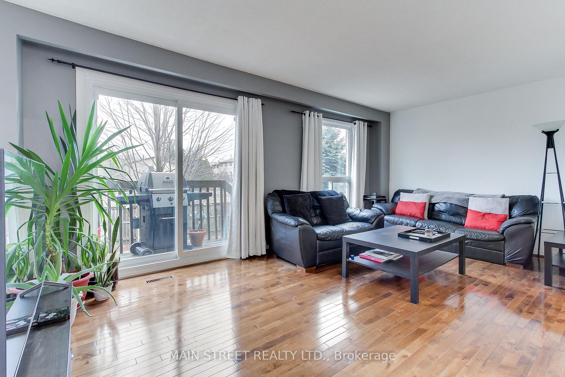 3 Bedrooms Condo at 725 Vermouth,  Mississauga For sale
