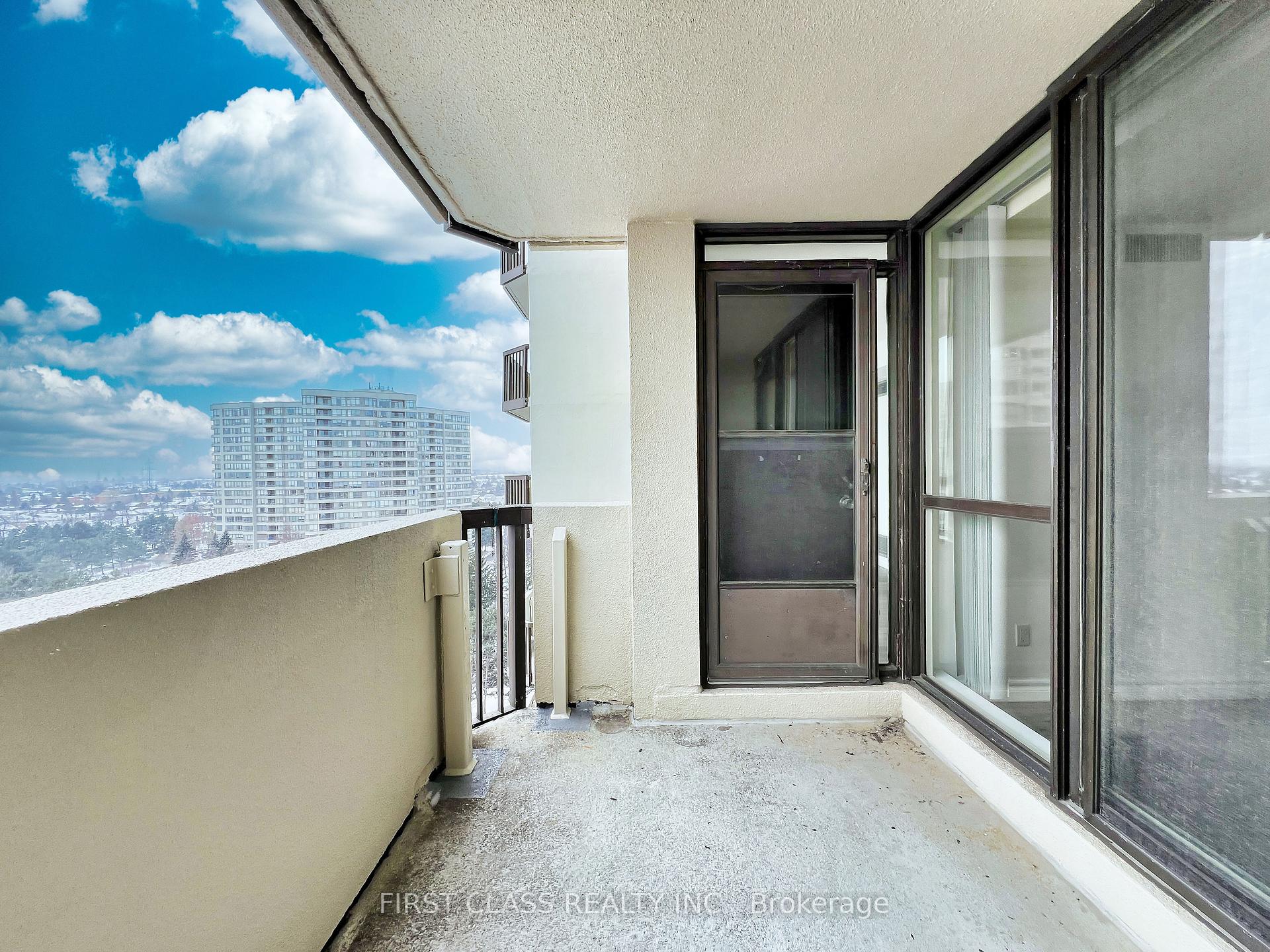 3 Bedrooms Condo at 275 Bamburgh, Toronto For sale