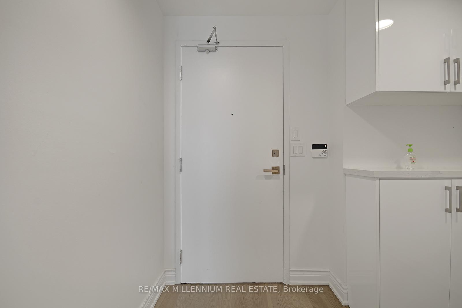3 Bedrooms Condo at 12 York,  Toronto For sale
