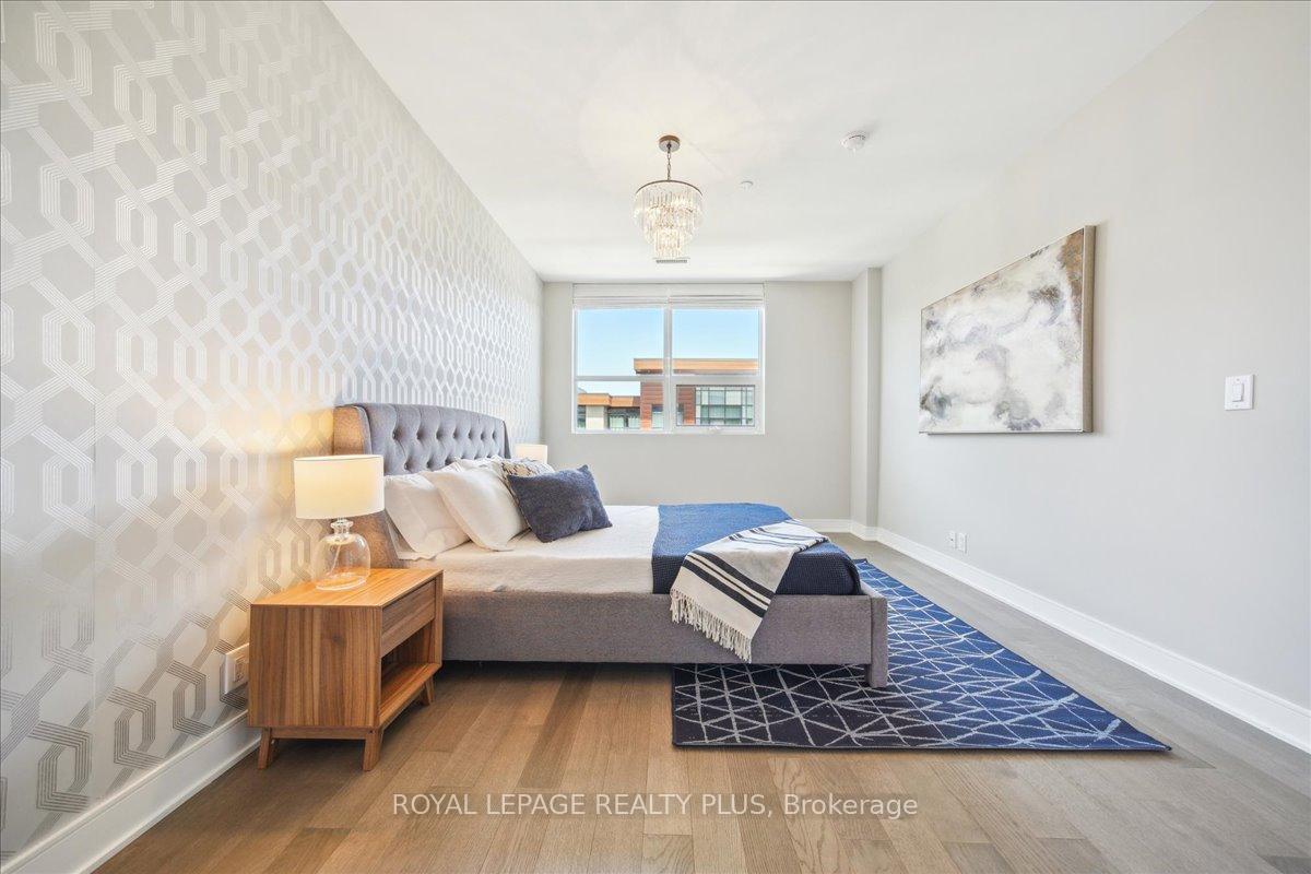 3 Bedrooms Condo at 1575 Lakeshore, Mississauga For sale