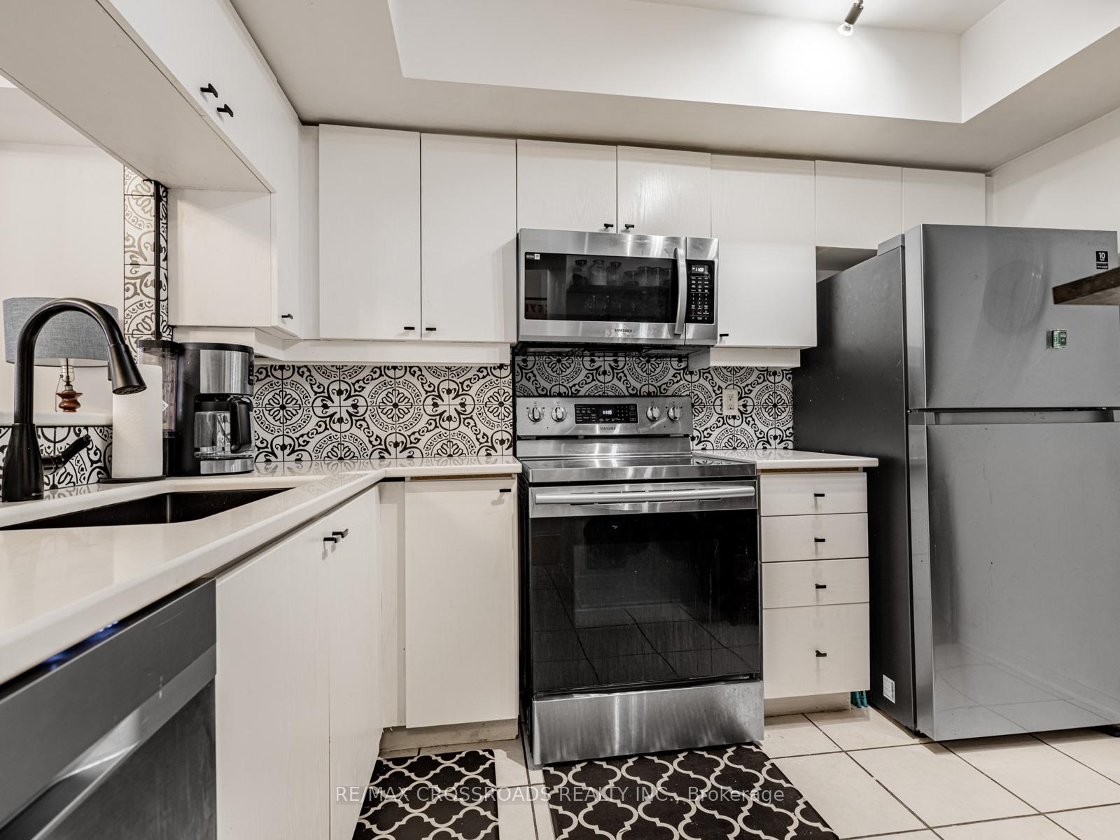 2 Bedrooms Condo at 5 Everson, Toronto For sale