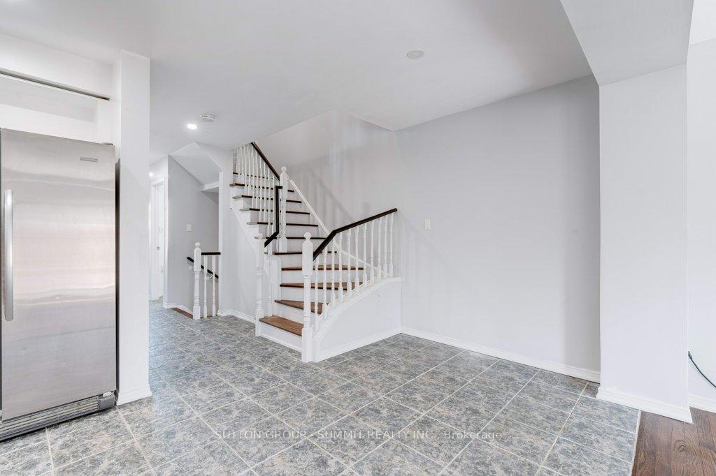 3 Bedrooms Condo at 1489 Heritage,  Oakville For sale
