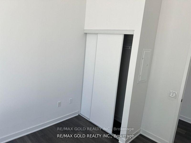 3 Bedrooms Condo at 3900 Confederation, Mississauga For sale