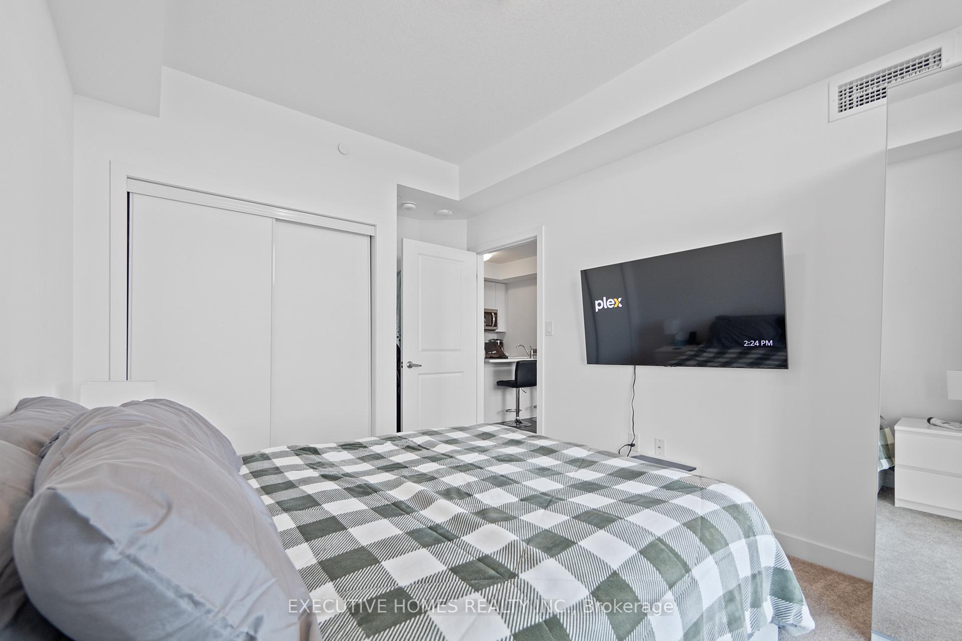 2 Bedrooms Condo at 450 Dundas, Hamilton For sale