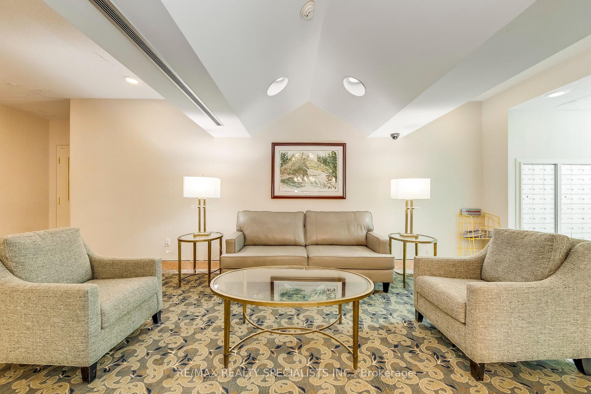 2 Bedrooms Condo at 2177 Burnhamthorpe, Mississauga For sale