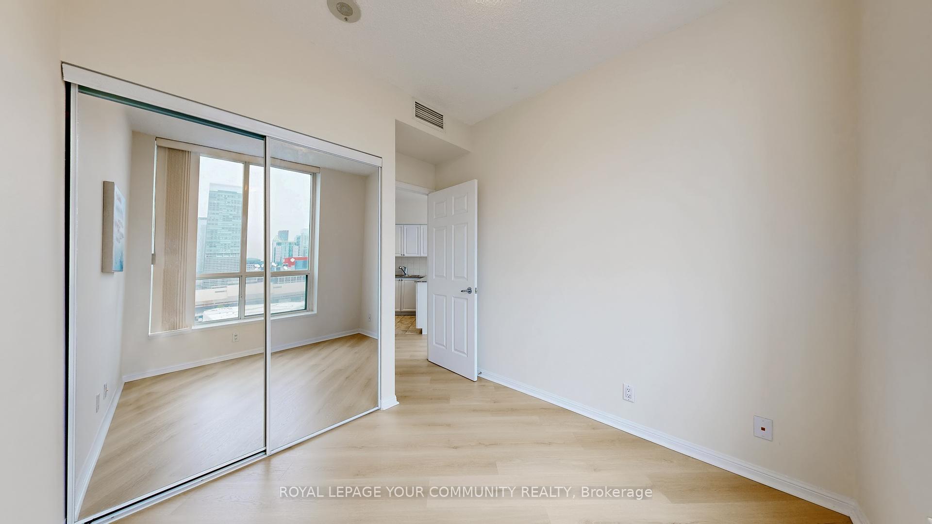 2 Bedrooms Condo at 230 Queens, Toronto For sale