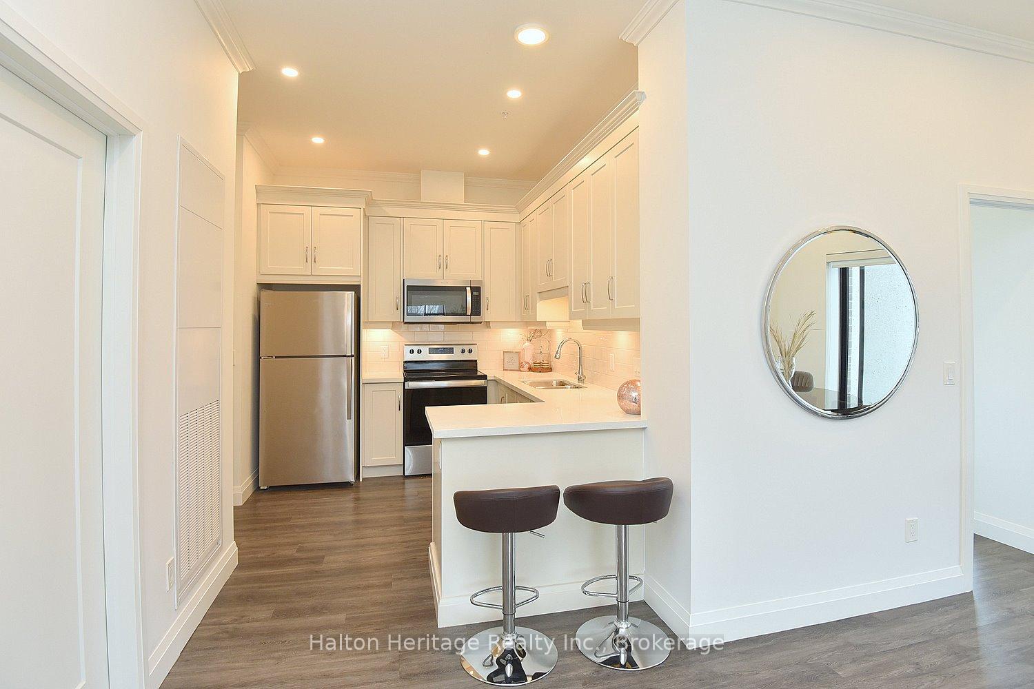 2 Bedrooms Condo at 30 Hamilton,  Hamilton For sale