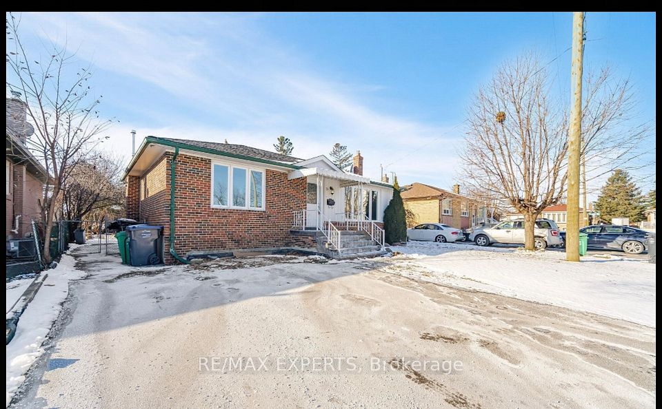 35 Edgemont Drive, Brampton, ON L6V 1K9