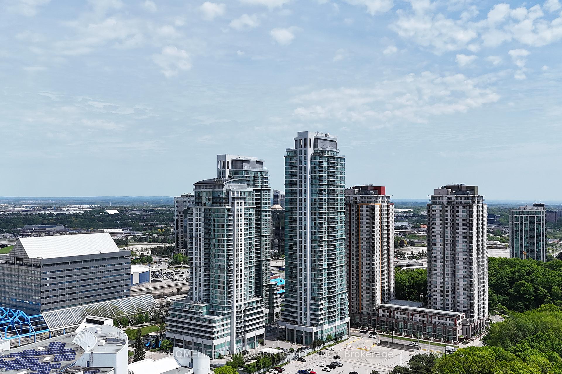 2 Bedrooms Condo at 50 Town Centre, Toronto For sale