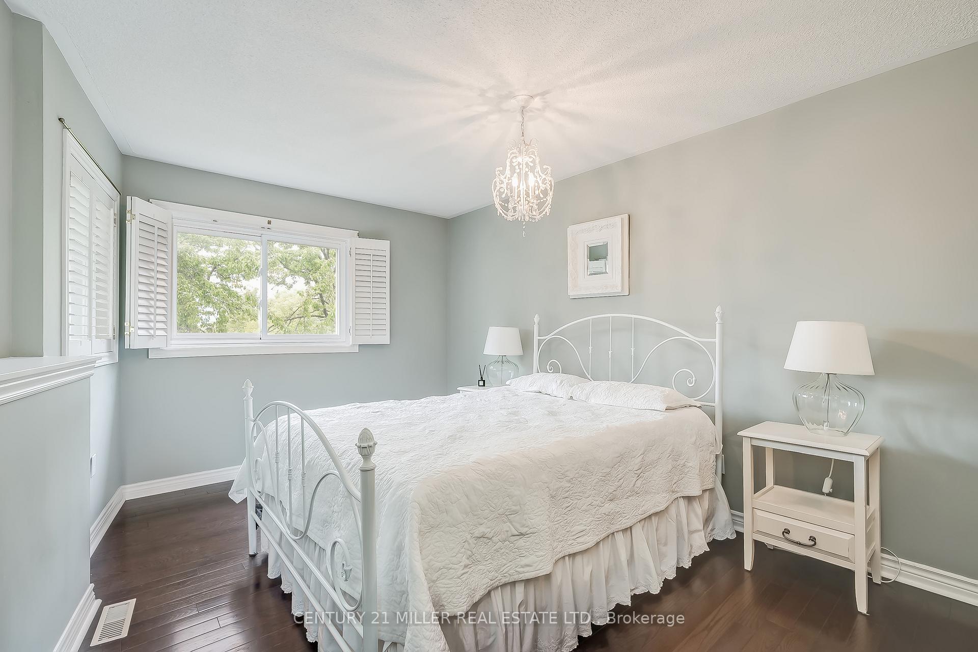 3 Bedrooms Condo at 1240 Westview, Oakville For sale