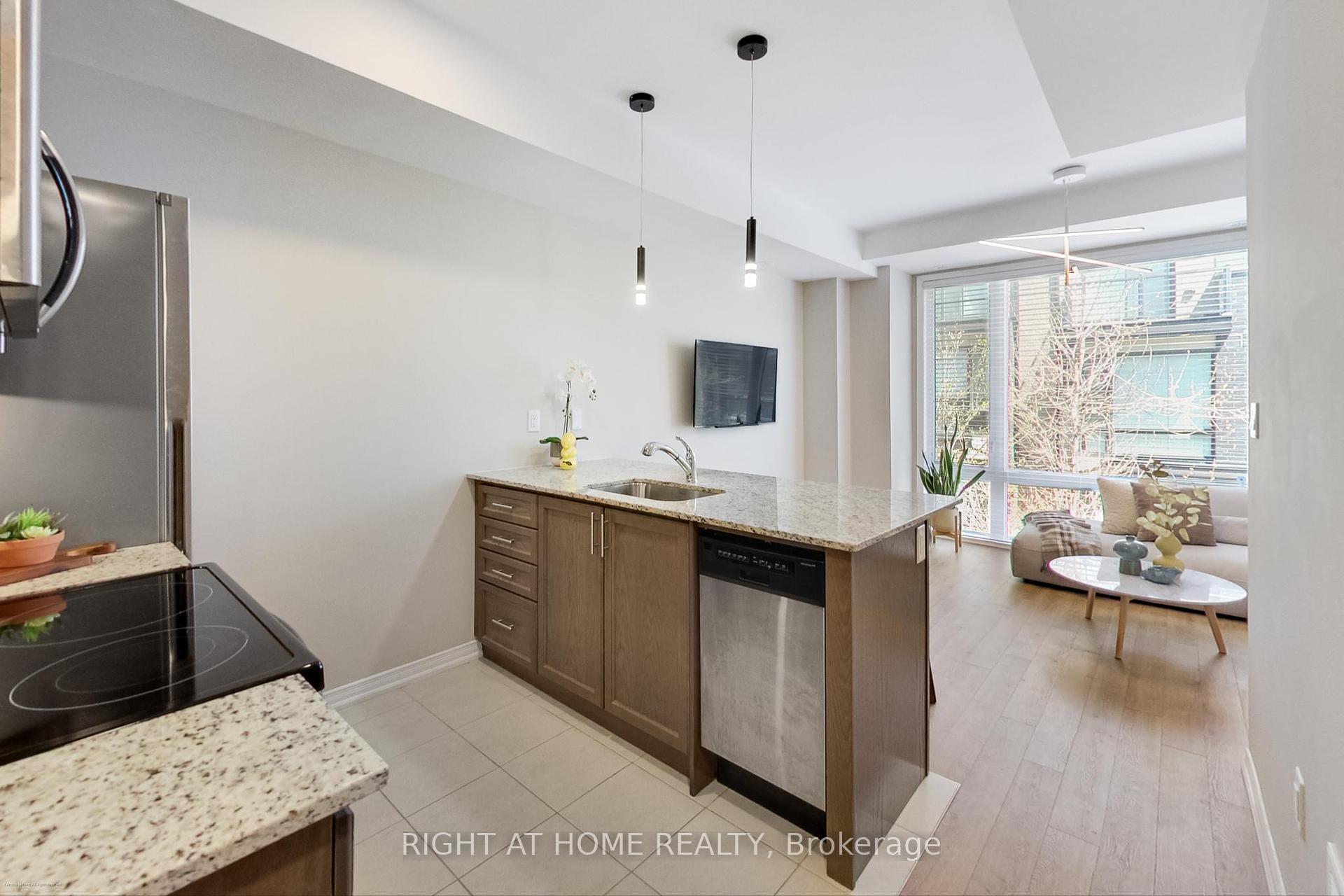 2 Bedrooms Condo at 30 Fieldway, Toronto For sale