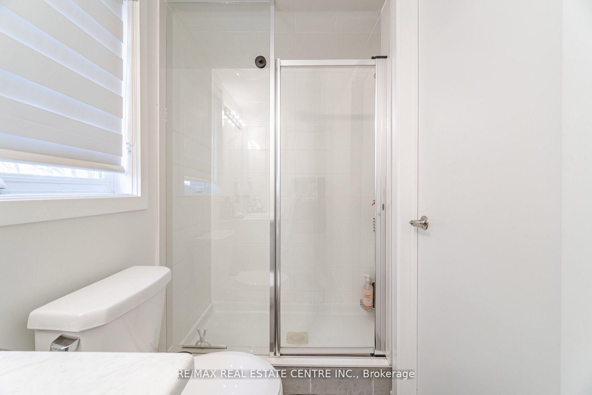 2 Bedrooms Condo at 3562 Colonial,  Mississauga For sale