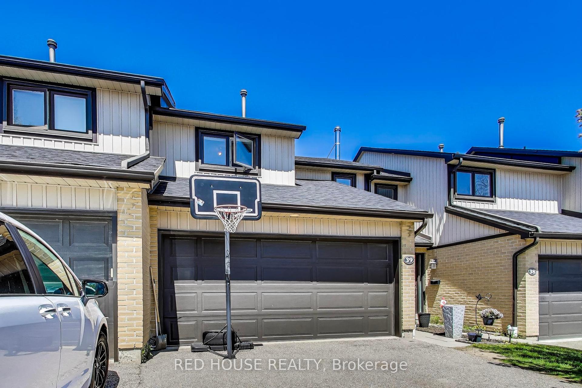 4 Bedrooms Condo at 3510 South Millway, Mississauga For sale