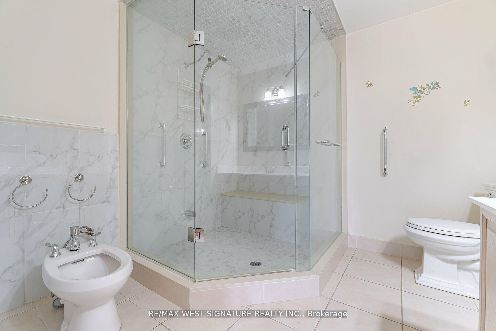 2 Bedrooms Condo at 75 Treelawn,  Vaughan For sale