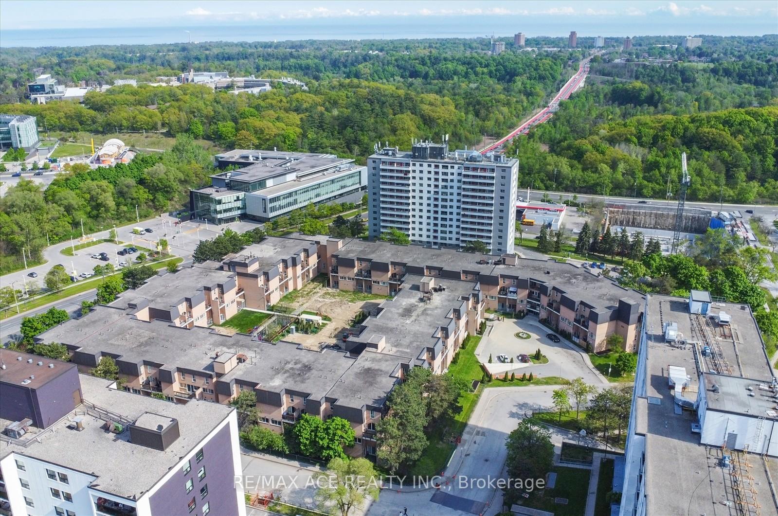 3 Bedrooms Condo at 100 Mornelle, Toronto For sale