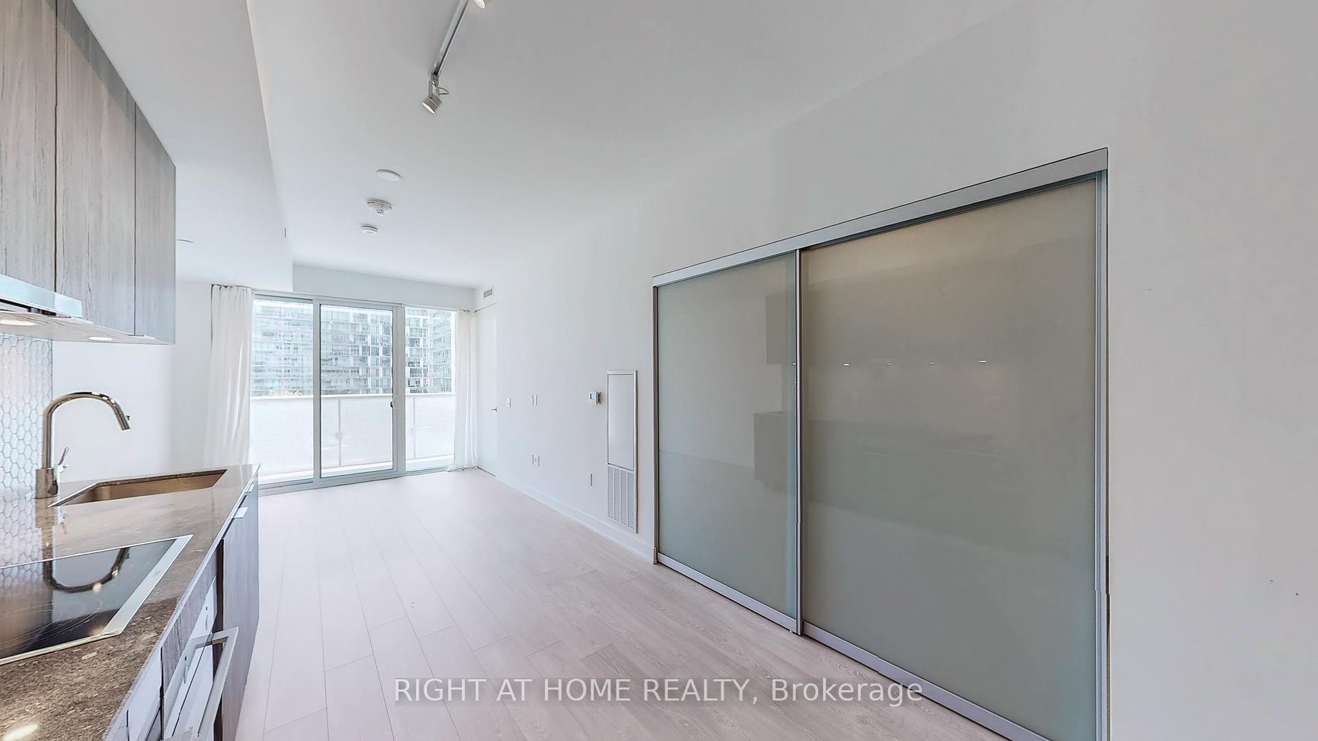 2 Bedrooms Condo at 15 Queens, Toronto For sale