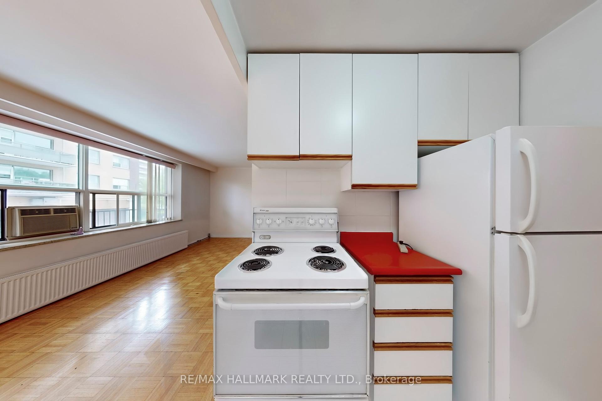2 Bedrooms Condo at 50 Gulliver, Toronto For sale