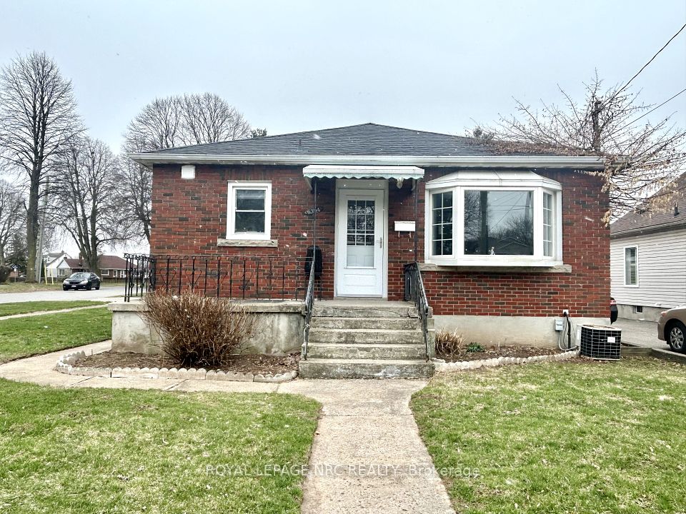 #Lower Unit - 6304 Dunn Street, Niagara Falls, ON L2G 2P7