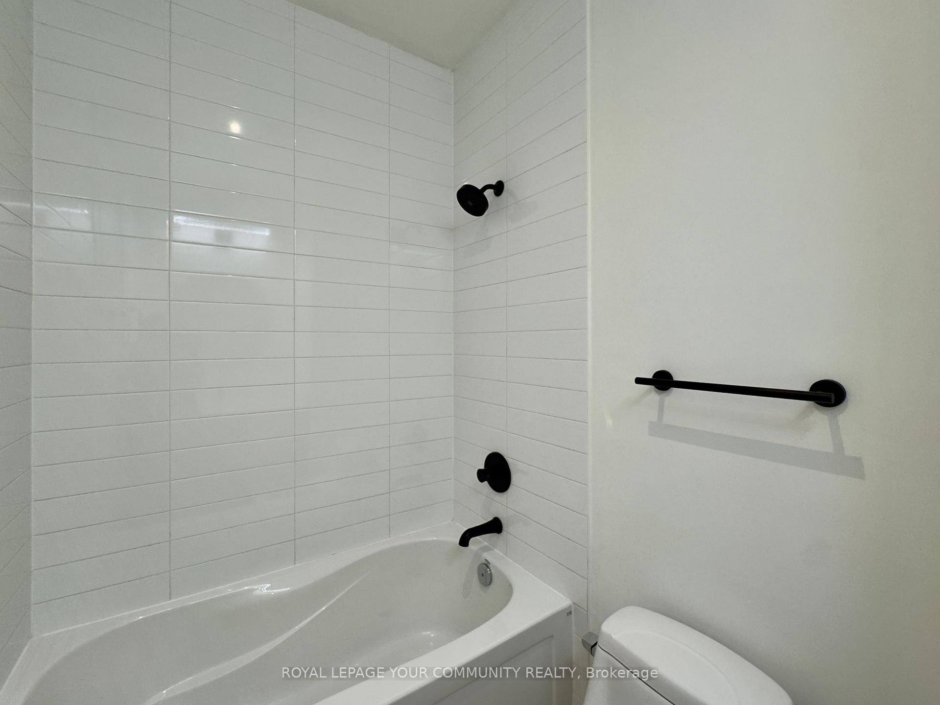 3 Bedrooms Condo at 21 Balmuto, Toronto For sale
