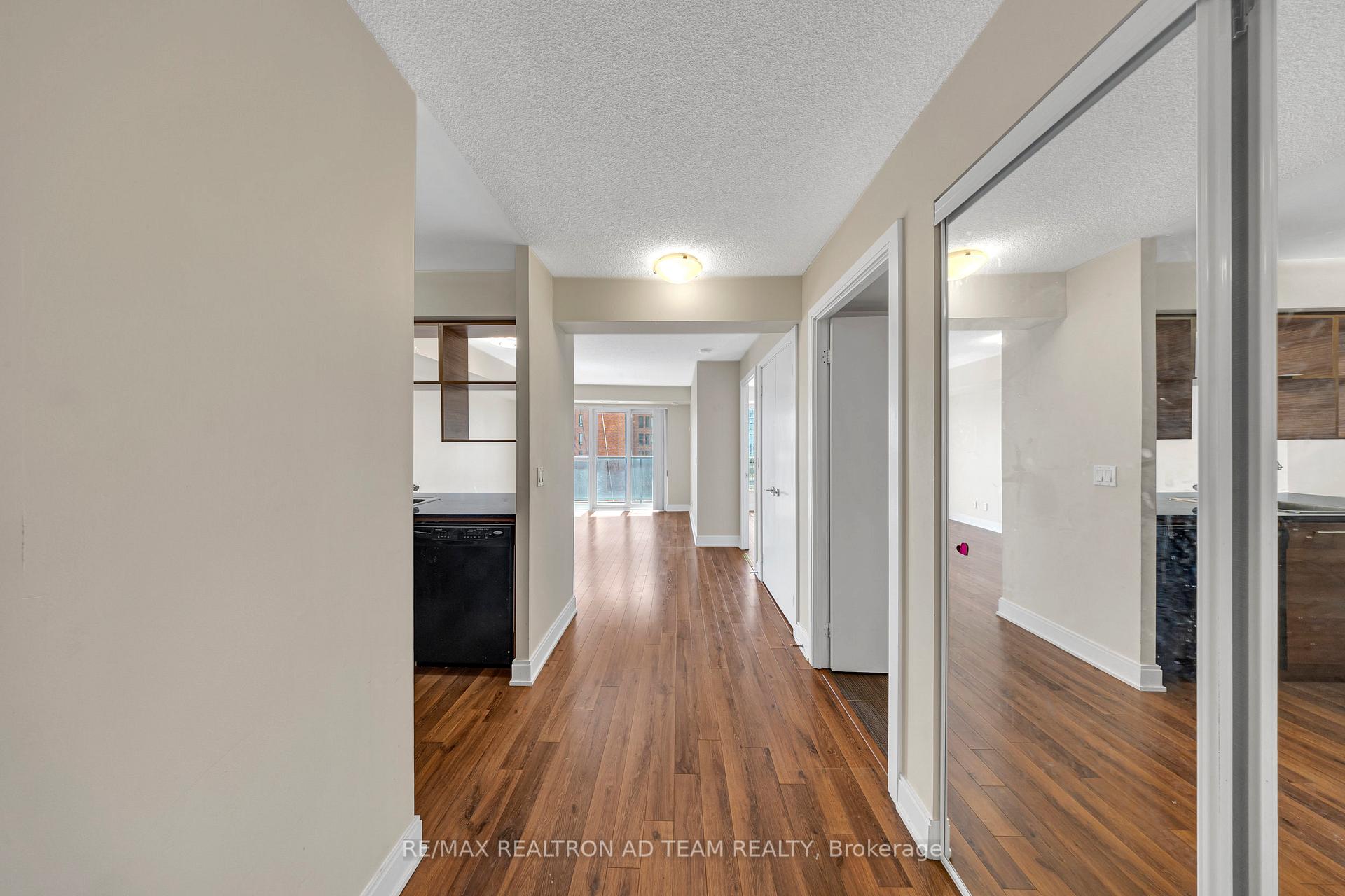 2 Bedrooms Condo at 125 Village Green, Toronto For sale