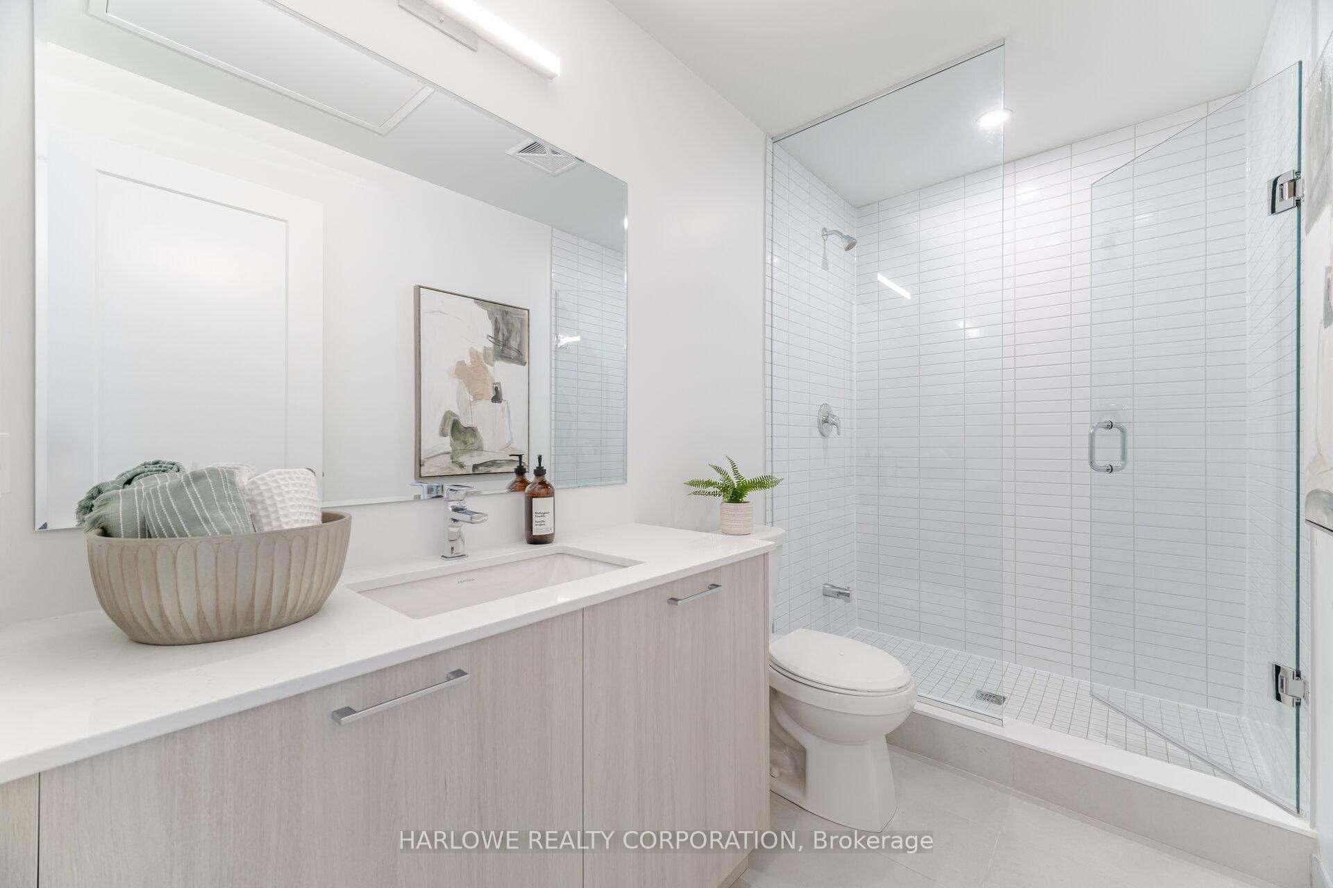 3 Bedrooms Condo at 268 Ironside, Oakville For sale