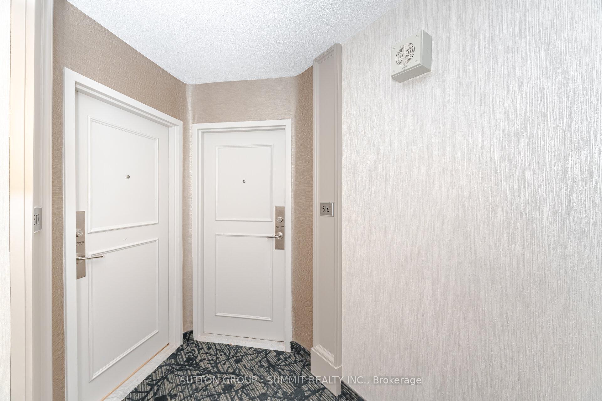 3 Bedrooms Condo at 1333 Bloor, Mississauga For sale