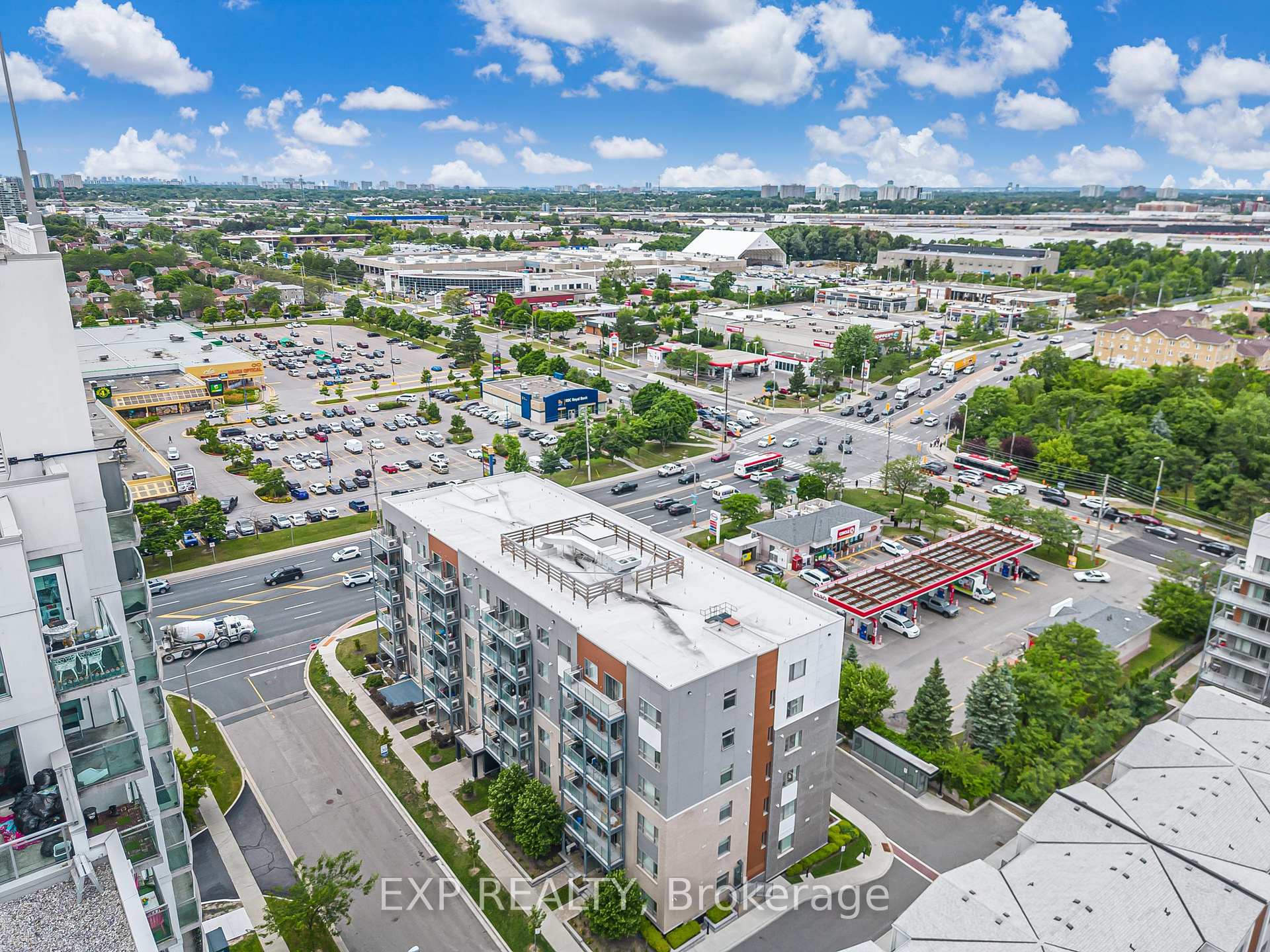 2 Bedrooms Condo at 20 Orchid Place, Toronto For sale