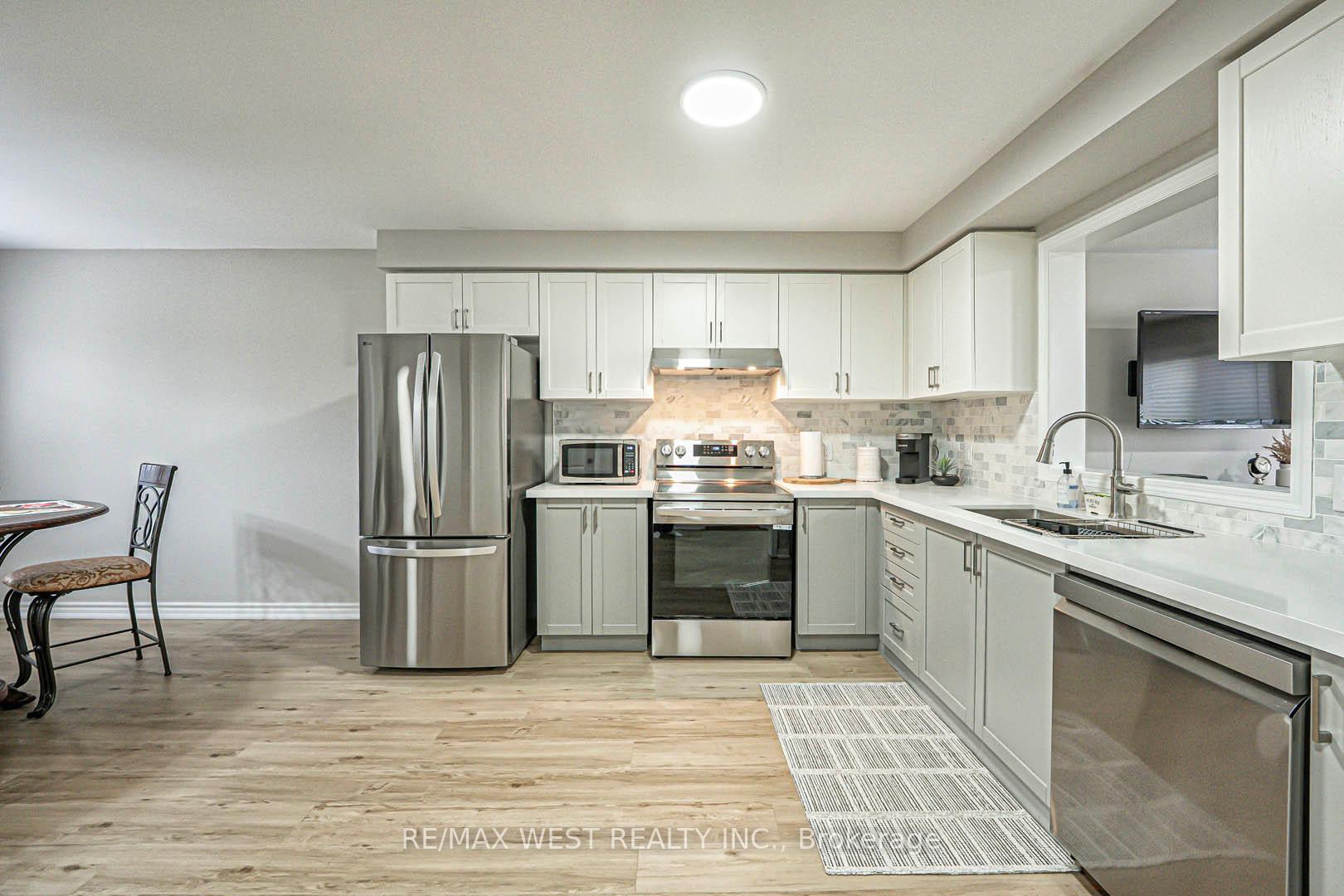3 Bedrooms Condo at 3050 Rotary, Burlington For sale