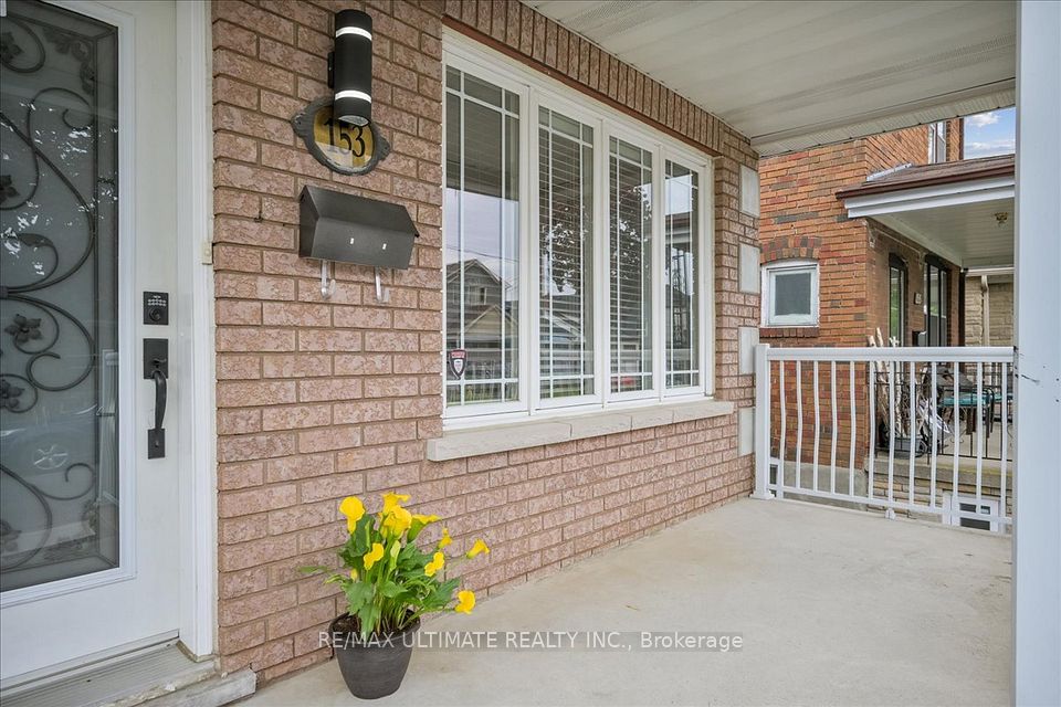 153 Aileen Avenue, Toronto, ON M6M 1G1