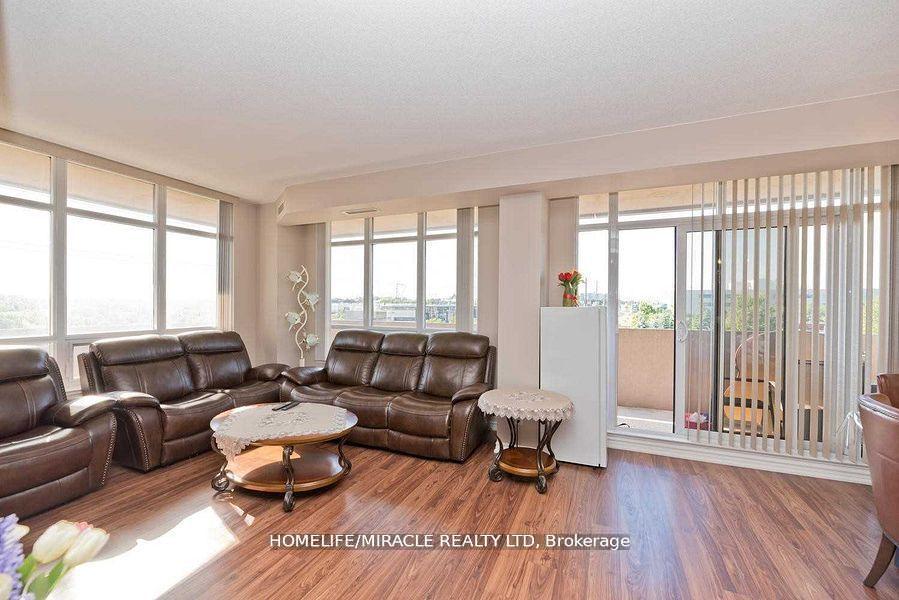 2 Bedrooms Condo at 9235 Jane, Vaughan For sale