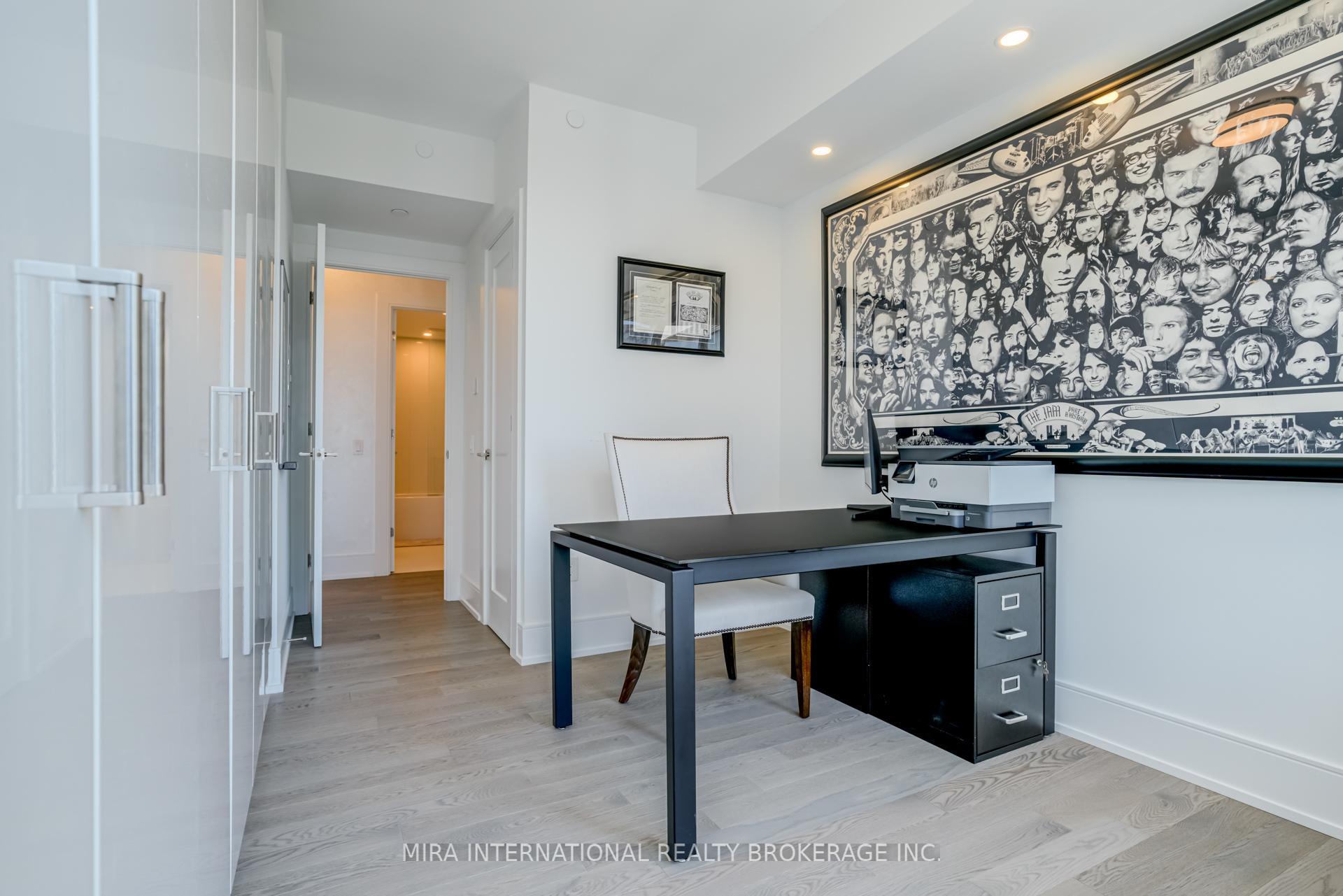 3 Bedrooms Condo at 30 Inn On The Park,  Toronto For sale