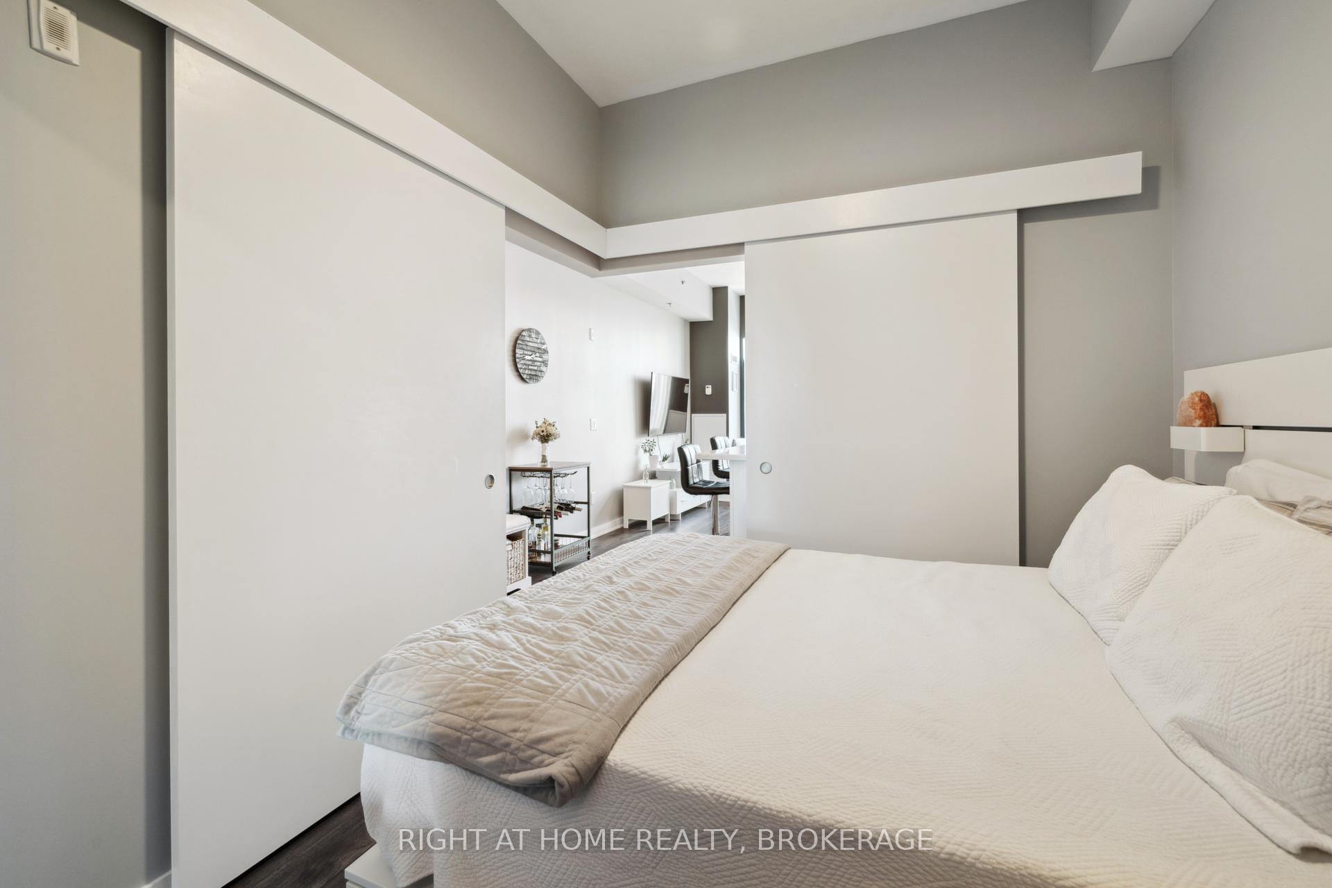 1 Bedroom Condo at 2486 Old Bronte, Oakville For sale
